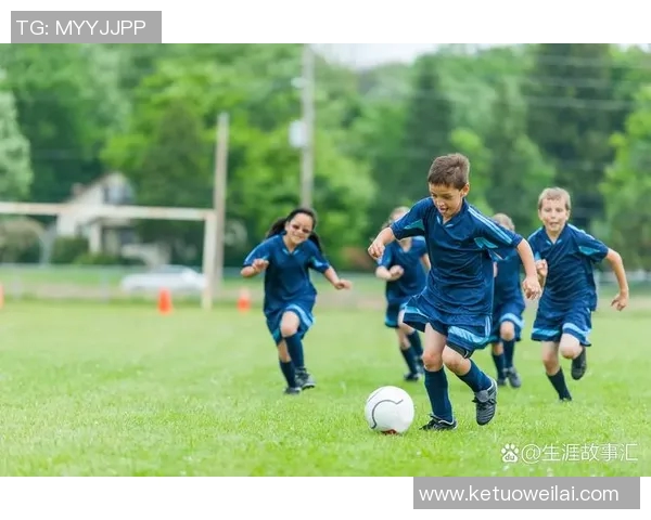 世界足球巨星巅峰表演赛点燃绿茵激情再现经典瞬间