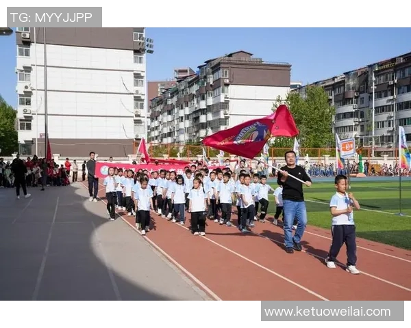 中国足球明星激情漫画演绎热血绿茵梦想青春与拼搏的燃情故事