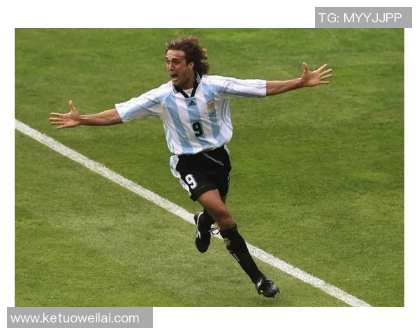 大叔型足球球星的魅力与成就解析从成熟球员到传奇人物的转变