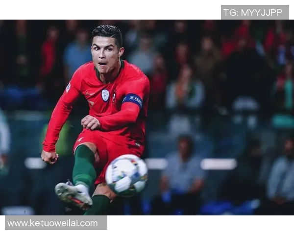 九十年代足球巨星风云再起 传奇人物与经典赛事回顾 九十年代足球巨星风云再起 传奇人物与经典赛事回顾