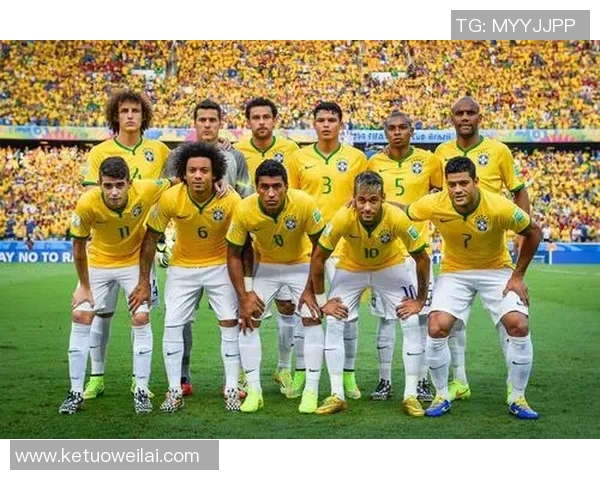 足球球星帅气风采尽显精彩瞬间 赛场外的迷人魅力与时尚演绎